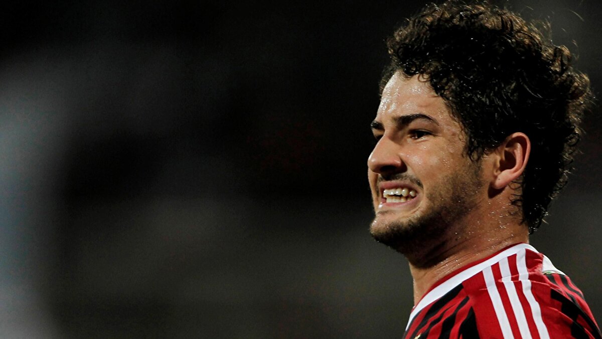 11)  ALEXANDRO PATO  |  Emekli<br><br><br><br>145 MİLYON DOLAR<br>