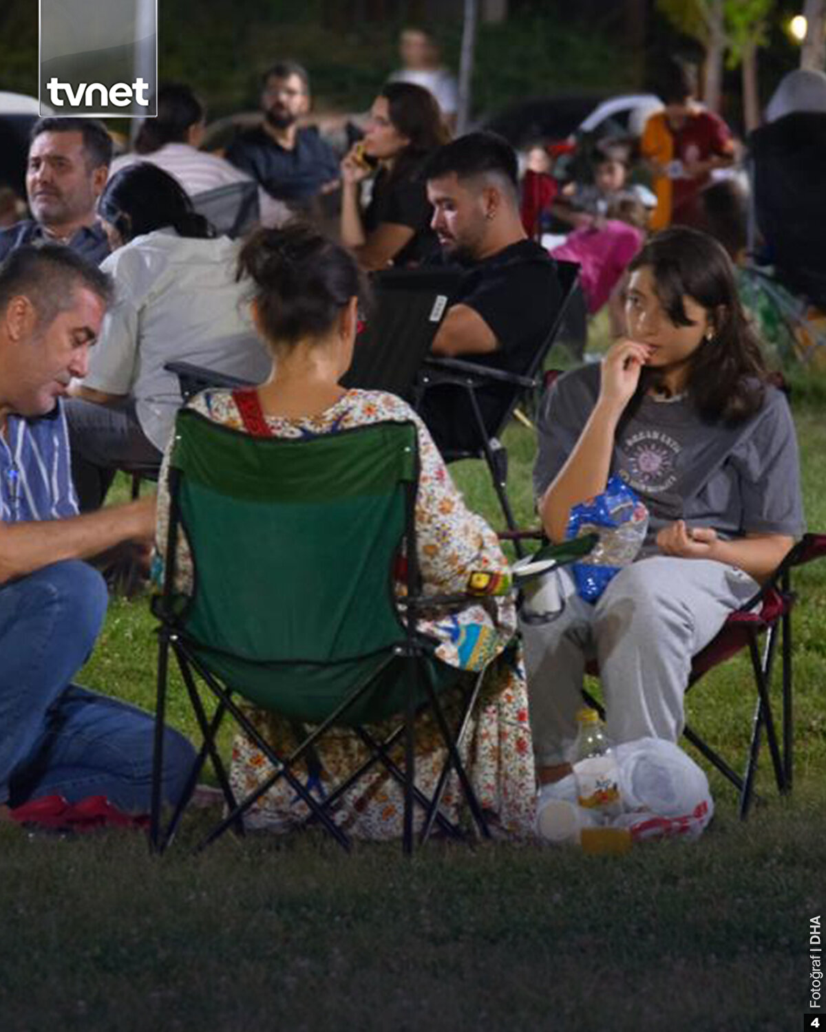 Balıkesir'in Sındırgı ilçesinde meydana gelen 6,1 büyüklüğündeki depremin ardından artçı sarsıntılar devam ediyor. Depremin merkez üssü olan Balıkesir başta olmak üzere İstanbul, Bursa, Manisa ve çevre illerde vatandaşlar, güvenlik endişesiyle evlerine giremedi.