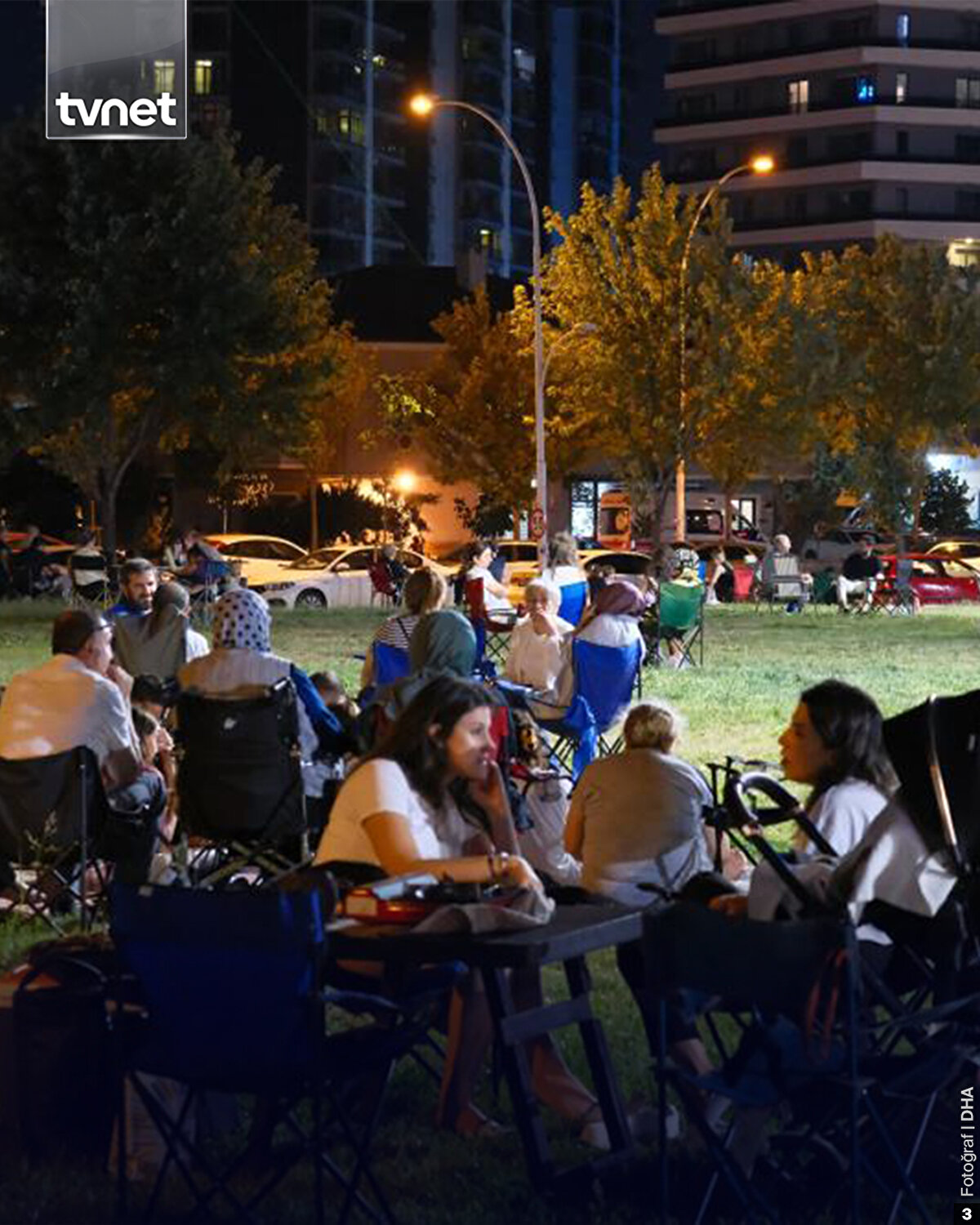 Balıkesir'in Sındırgı ilçesinde meydana gelen 6,1 büyüklüğündeki depremin ardından artçı sarsıntılar devam ediyor. Depremin merkez üssü olan Balıkesir başta olmak üzere İstanbul, Bursa, Manisa ve çevre illerde vatandaşlar, güvenlik endişesiyle evlerine giremedi.