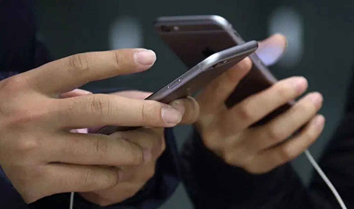 Deprem Uyarısı iPhone’da Nasıl Aktif Edilir?<br>iPhone’da Ayarlar > Bildirimler > Hayati Uyarı Bildirimi aktif edilmelidir. Bu sayede deprem gibi hayati tehlike durumlarında telefonunuz size uyarı gönderebilir.