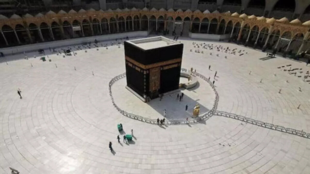 Ön Kayıt Ücreti Ne Kadar?<br><br>Hac ibadetini yerine getirmek isteyen vatandaşların, belirtilen süre içinde e-Devlet üzerinden ön kayıt veya kayıt yenileme işlemlerini tamamlaması gerekiyor. Bu yıl ilk defa başvuru yapacak adaylardan, kişi başı 950 TL tutarında hac ön kayıt ücreti talep edilecek. Başvurular, 5 Eylül 2025 Cuma günü mesai saati bitiminde sona erecek olup, bu tarihten sonra yapılacak başvurular geçerli sayılmayacak. Ön kayıt işlemlerini tamamlayan adaylar, daha sonra yapılacak kura çekilişiyle kesin kayıt hakkı kazanma şansını elde edecek.