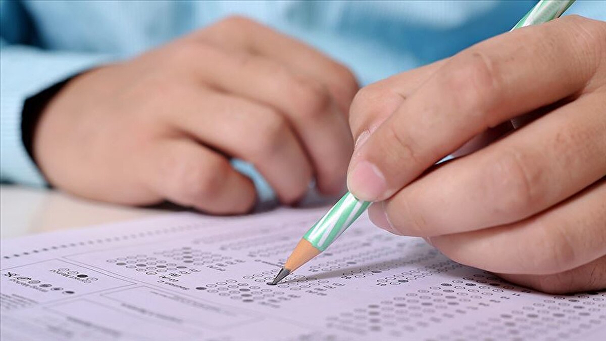 DGS Tercihleri Ne Zaman Yapılacak?<br><br>Geçtiğimiz yıl DGS tercihleri 18-24 Eylül tarihleri arasında alınmıştı. 2025 yılı için ÖSYM henüz tercih tarihlerini resmi olarak açıklamadı. Ancak önceki yılların takvimine bakıldığında, tercihler yine eylül ayı ortalarında başlayacak ve adaylara tercih süresi boyunca uygun yönlendirmeler yapılacak. Tercih dönemine ilişkin gelişmeler yakından takip edilmeli.