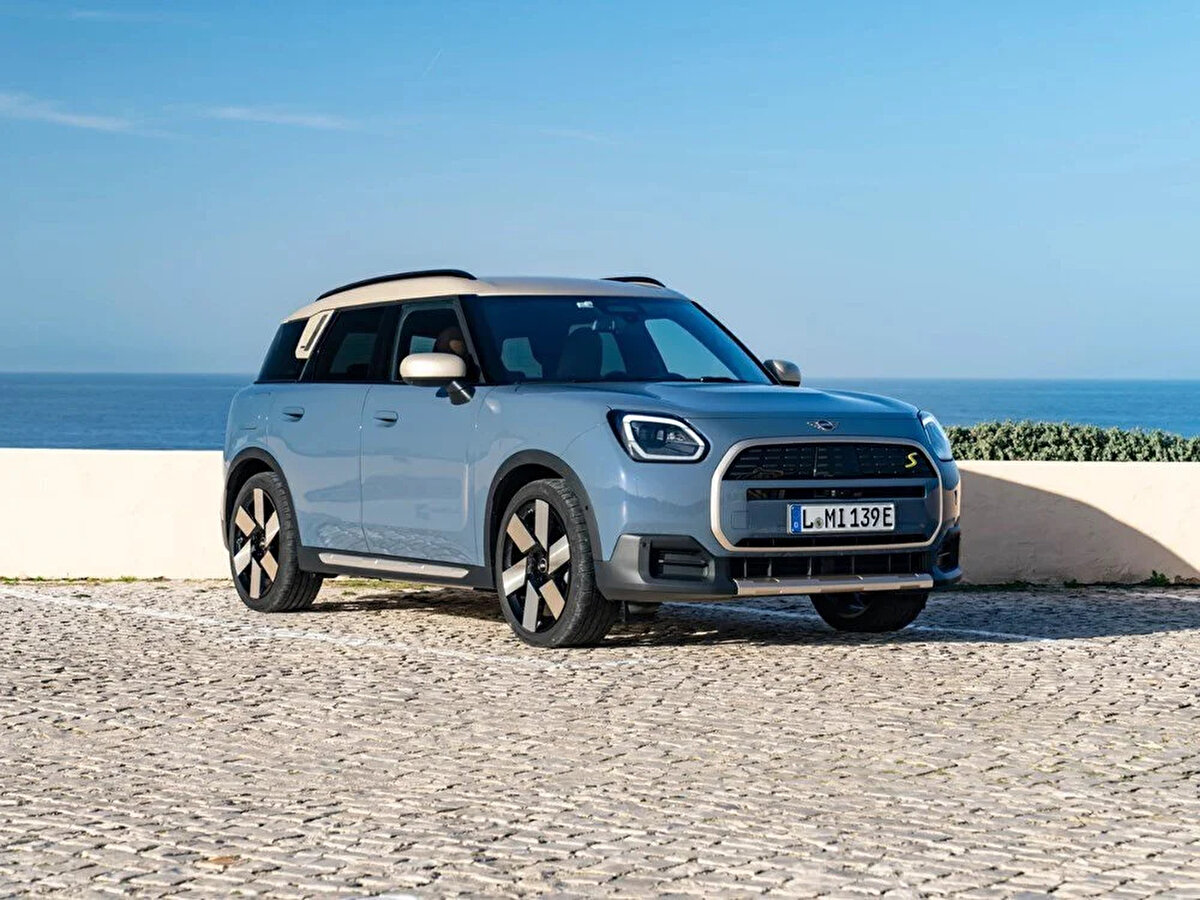 MINI COUNTRYMAN ELEKTRİKLİ<br>2 milyon 488 bin 800 lira