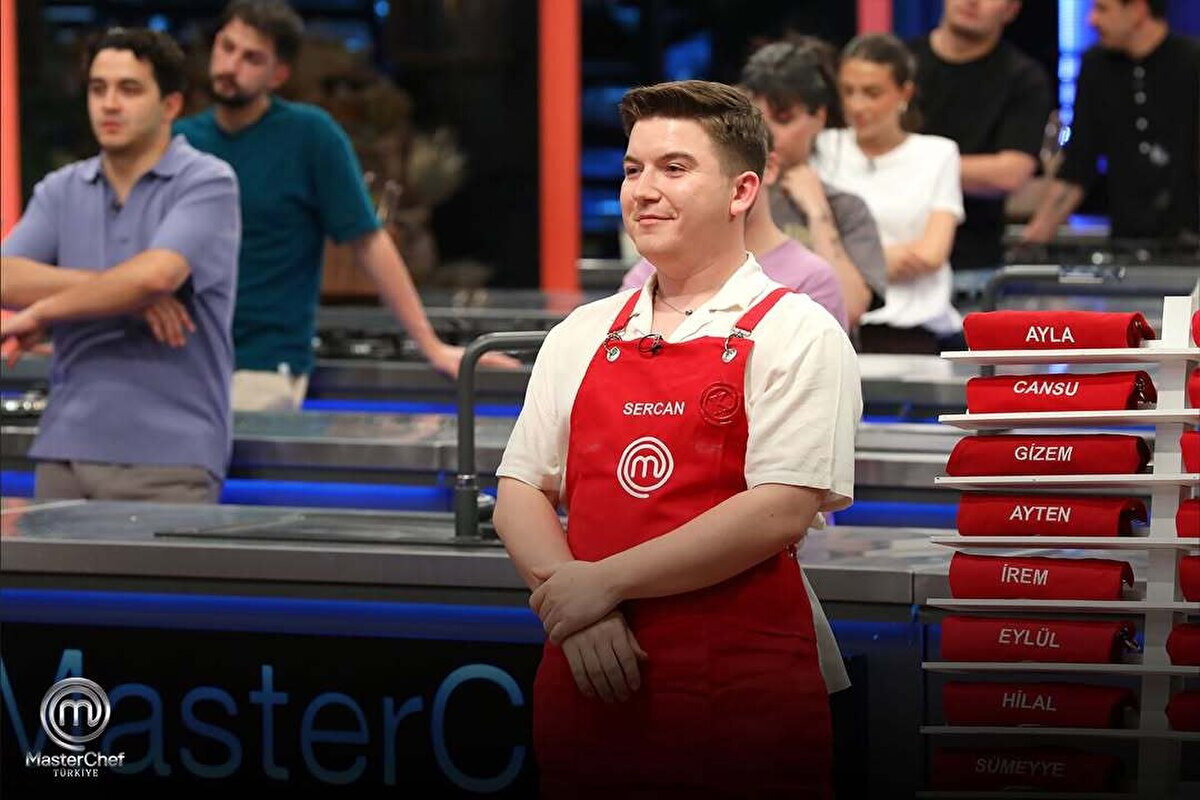 <br>MasterChef kırmızı takım kaptanlığını Sercan, mavi takım kaptanlığını ise Merve kazandı.