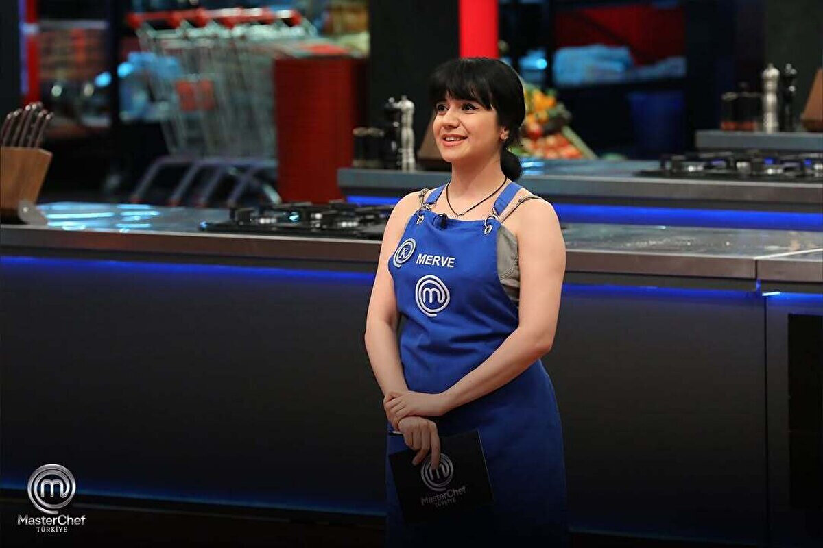 Kaptanlık yarışının ardından Sercan kırmızı takım için Merve ise mavi takım için bir kadro oluşturdu.