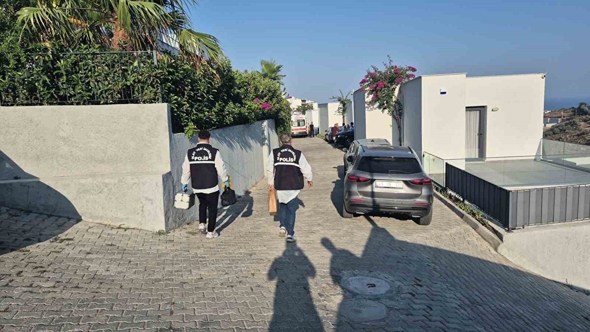 Olay yeri ve çevresinde polis ekipleri tarafından inceleme yapıldı. Yapılan ilk incelemelere göre Berk Köse’nin önce sevgilisini başından vurduğu, ardından kendi canına kıydığı belirlendi. Cenazeler, otopsi için Muğla Adli Tıp Kurumu’na gönderildi.