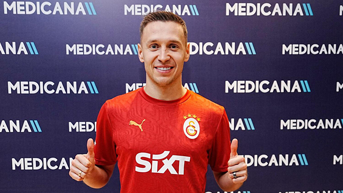 Galatasaray, Fransız ekibi Lens'ten kadrosuna kattığı Polonyalı futbolcu Przemysław Frankowski’nin Fransa Ligue 1 ekiplerinden Rennes'e transfer olduğunu açıkladı.<br>