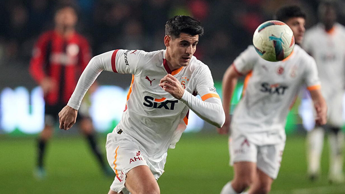 İspanyol golcü yaptığı paylaşımda, "Sevgili Galatasaraylılar ve Türk halkı, bana göstermiş olduğunuz sevgi, sıcaklık ve destek için teşekkür ederim. Beni ilk günden itibaren evimde hissettirdiniz ve gösterdiğiniz destek, kariyerimde yaşadığım en olağanüstü deneyimlerden biri oldu." dedi.