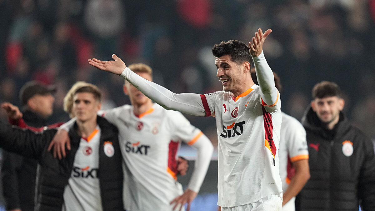 "Sizler ve İstanbul her zaman kalbimde olacaksınız. Bugün ve gelecek için sizlere en iyisini diliyorum.” ifadelerine yer verdi.<br>