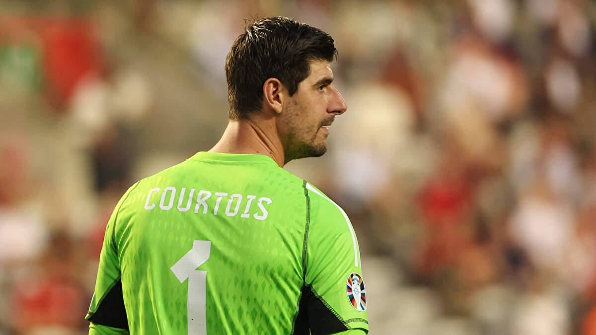 Real Madrid ile sözleşmesinin son yılında bulunan Belçikalı kalecinin İspanyol ekibiyle yeni kontrat imzalayıp imzalamayacağı merak ediliyor.<br>