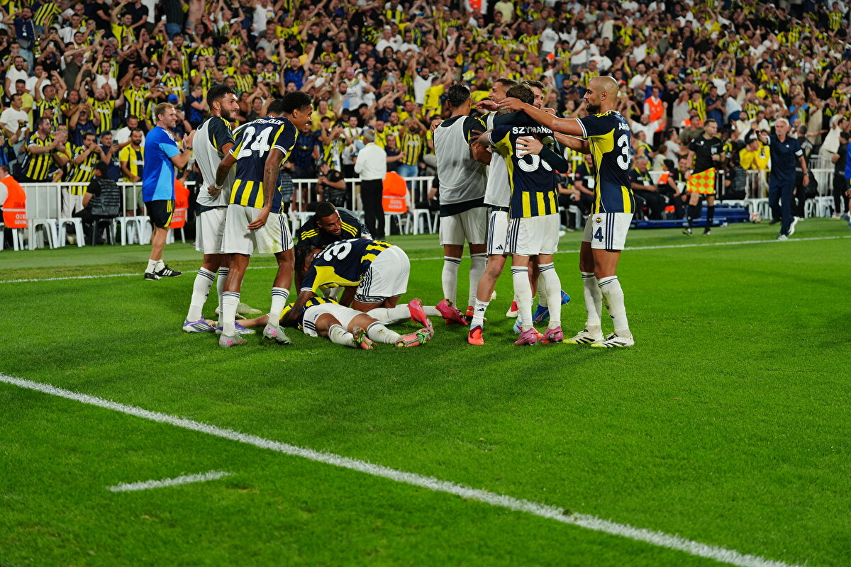 Sarı lacivertli temsilcimiz UEFA Şampiyonlar Ligi 3. eleme turu rövanşında Feyenoord'u konuk etti.<br><br>