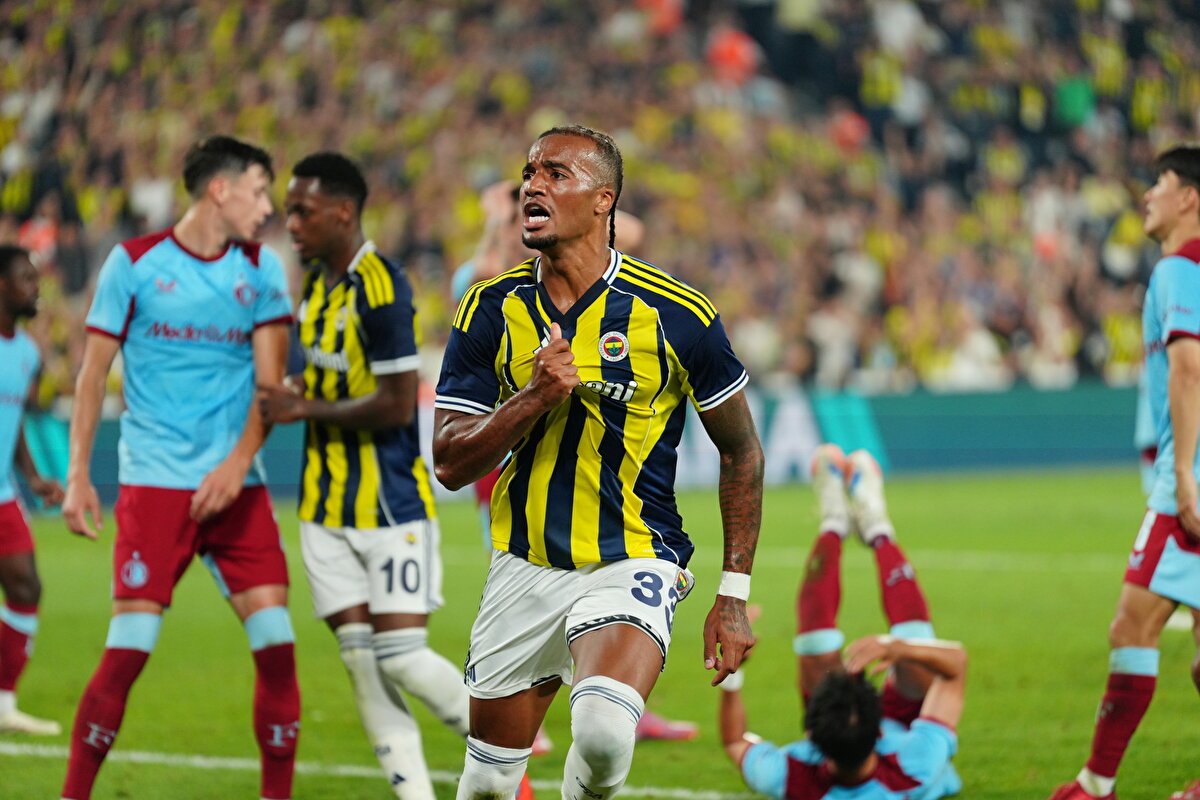 Yeni transferleri Duran ve Archie Brown'un gol attığı maçı 5-2 kazanan Fenerbahçe, Şampiyonlar Ligi'nde play-off'a kaldı.<br><br>