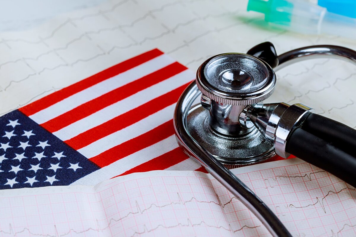 Dünya Sağlık Örgütü’nün (DSÖ) 2024 yılı için üye ülkelerden aldığı katkı payları açıklandı. Verilere göre, Amerika Birleşik Devletleri 988,1 milyon dolarlık ödeme ile listenin zirvesinde yer aldı. Birleşik Krallık 362,2 milyon dolar, Almanya ise 319,2 milyon dolarlık katkıyla onu takip etti.