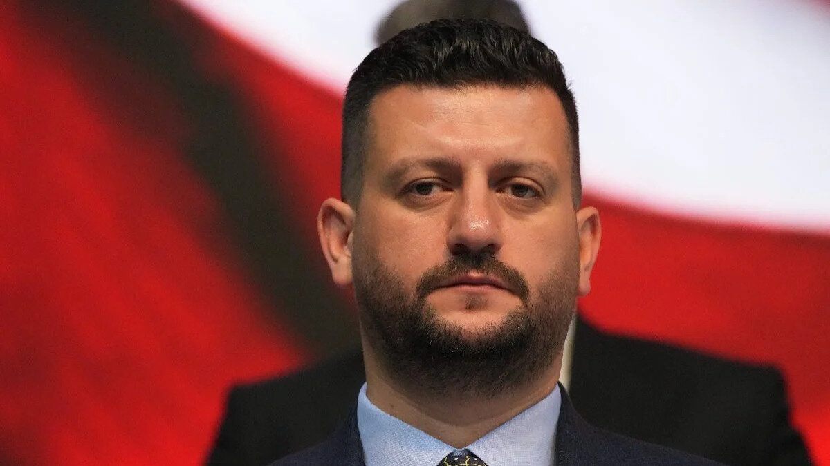 Fenerbahçe taraftarının unutulmaz bir deneyim yaşattığının da altını çizen Ketenci, "Büyük Fenerbahçe'nin büyük taraftarı, rakibimize unutulmaz bir deneyim yaşatarak stadımızı adeta cehenneme çevirdi.