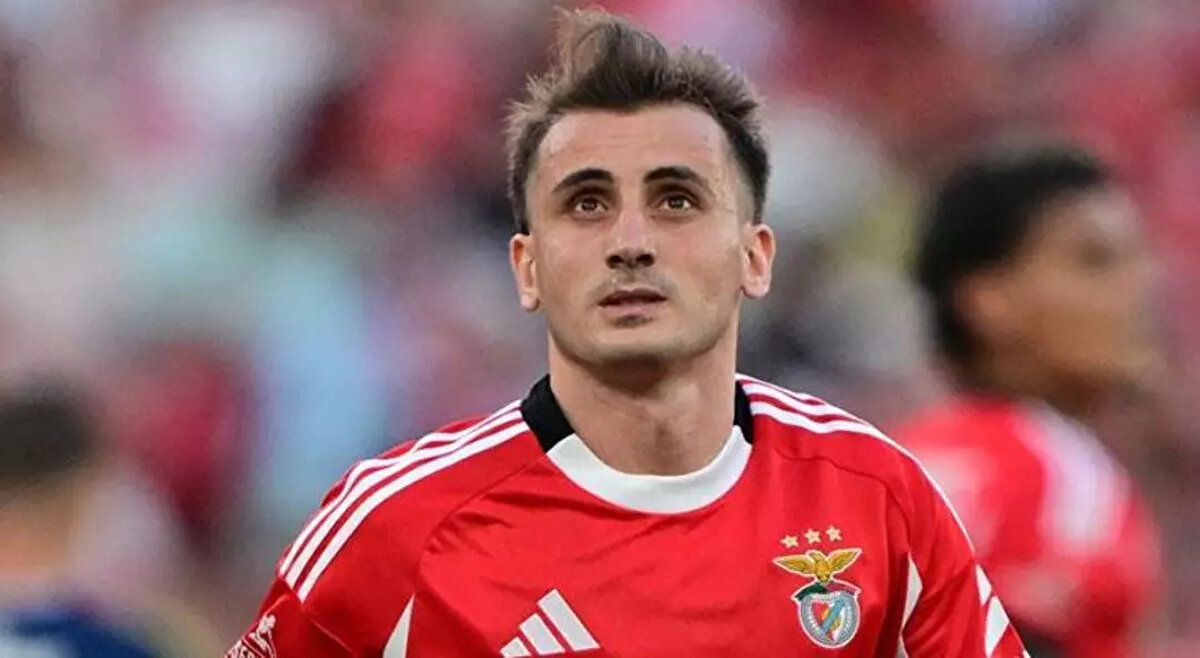 Kerem'e sarılması hakkında konuşan Lage, "Ben tüm oyuncularıma oyuna kararlı ve taze girmeleri için sarılıyorum. Kerem, geçen yıl harika bir iş çıkardı ve çok değer verdiğimiz bir oyuncu. 10 dakika oynadı ve takıma yardımcı oldu. Cumartesi günkü maçta ona güveniyoruz." dedi.<br><br>