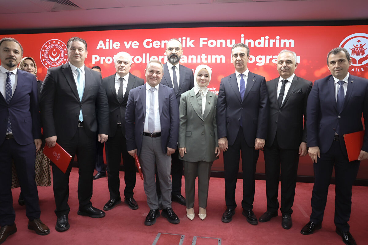 Gençlere 2 yılı geri ödemesiz, 48 ay vadeli 150 bin lira tutarında faizsiz kredi desteğinin verildiği proje kapsamında aynı zamanda çiftlere Aile ve Sosyal Hizmetler İl Müdürlükleri ve Sosyal Hizmet Merkezlerinde görevli uzmanlar tarafından evlilik öncesi ve sonrası eğitim hizmetleri de sunuluyor.