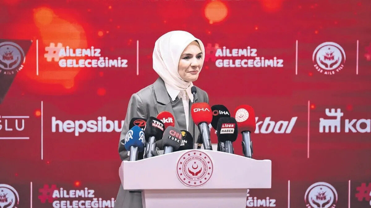 Aile ve Gençlik Fonu'ndan yararlanan gençler için yapılan iş birlikleri kapsamında, evlenecek gençlere özel indirimler sunmaya başlayacak yeni 19 firmanın ismi şöyle:<br><br>"Alfemo, Armis Yatak, Bambi, Divanev, Dizayno Home, Doqu Home, DS Damat, Enza, Gümüşsuyu, Gündoğdu Mobilya, Hatemoğlu, Kilim, Ndesign, Puffy, Saray Halı, Storish, Trendyol, Weltew, Yataş Bedding"