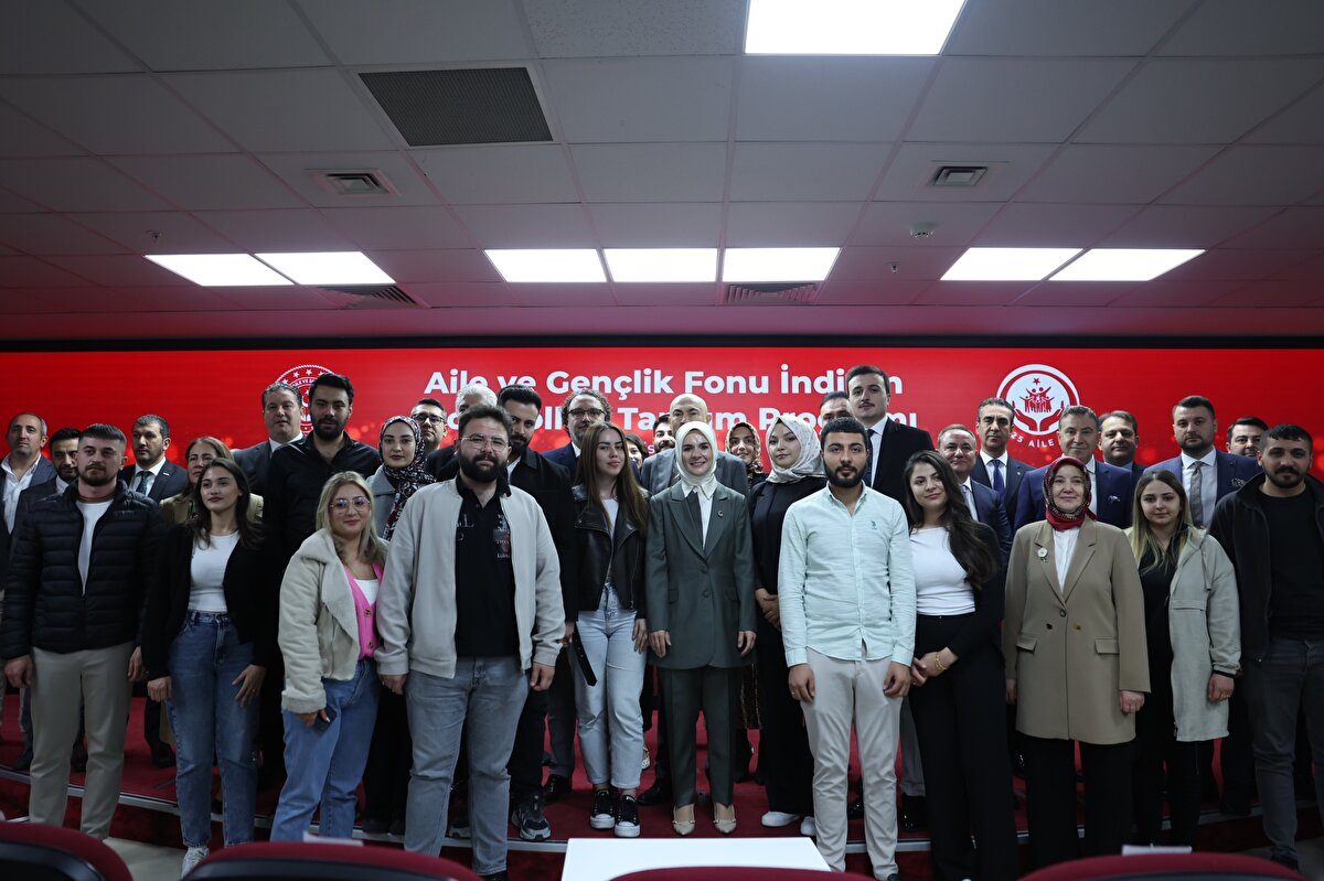 Öte yandan söz konusu indirimlerden yararlanmak isteyen yeni çiftler, kendilerine özel tanımlanan indirim kodunu e-Devlet üzerinden oluşturabiliyor. Çiftler, indirim kodunun nasıl oluşturulacağına ve kampanyalar hakkında detaylı bilgiye "https://ailegenclikfonu.aile.gov.tr/kampanyalar" adresinden ulaşabiliyor.