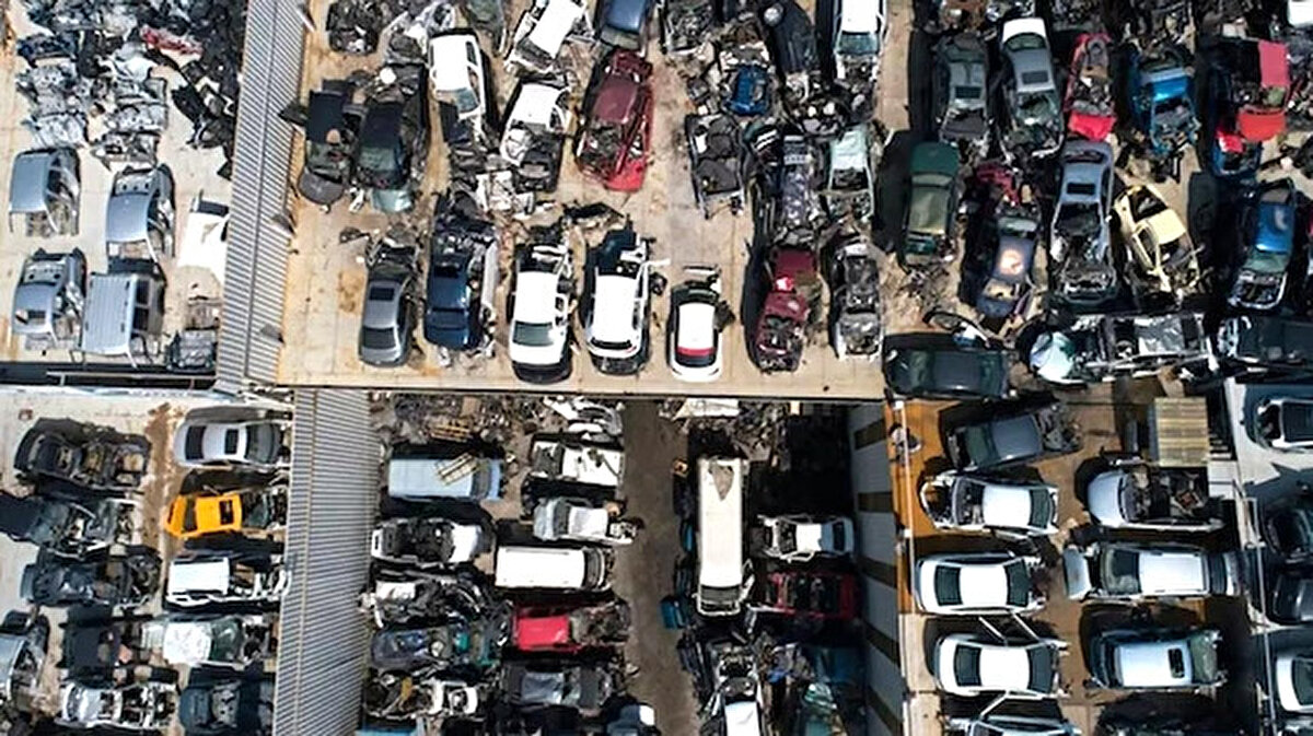 TBMM’ye Sunulan Teklifin Detayları<br><br>2025 yılının ilk günlerinden itibaren MHP’li milletvekilleri, hurda kabulü karşılığında ÖTV indirimi sağlayan yeni bir yasa teklifini Meclis’e sundular. Teklif, mevcut yasaları değiştirip, vatandaşların hurda araçlarını devlete ya da yetkili kurumlara vermeleri durumunda sıfır araç alımında destek sağlamayı öngörüyor.