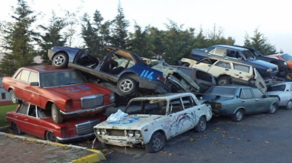 Sosyal ve Çevresel Etkiler<br><br>Yaşlı araç filo ortalamasının gençleşmesiyle toplu taşıma ve bireysel ulaşım daha çevreci hale gelebilir.<br><br>WHO ve AB tecrübelerine göre karbon salımında önemli azalmalar gerçekleşebilir.