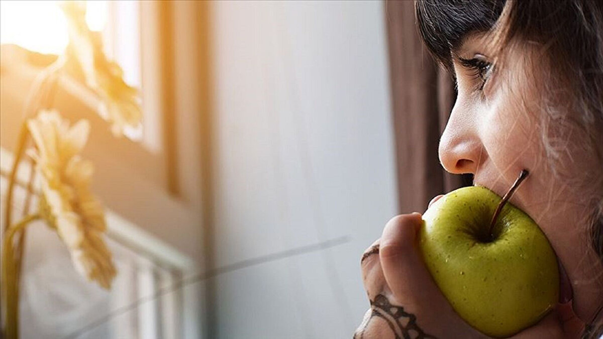 Kadınlar daha uzun yaşıyor<br><br>Araştırma, Türkiye genelinde kadınların erkeklere kıyasla daha uzun yaşadığını gösteriyor. Bu farkın genetik, yaşam biçimi, sosyal faktörler ve sağlık hizmetlerine erişim gibi birçok etkenden kaynaklandığı değerlendiriliyor.