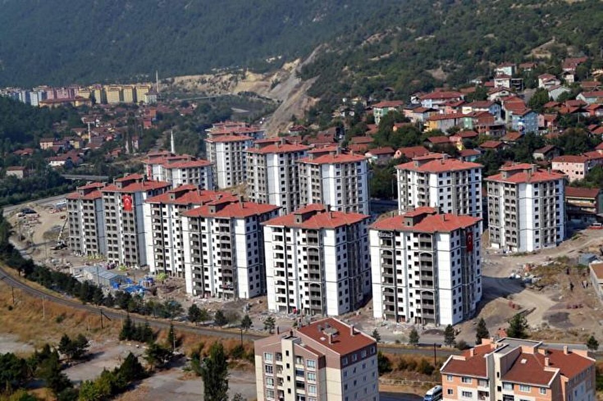 <br><br>OCAK-TEMMUZ PERFORMANSI<br><br>Bu arada Ocak-temmuz döneminde satışlar %24,2 artarak 834 bin 751 adede yükseldi. Bu veri tüm zamanların en yüksek ikinci ocak-temmuz rakamı oldu. 7 aylık zirve, 854 bin 126 adet satışla 2020’de görülmüştü.<br>