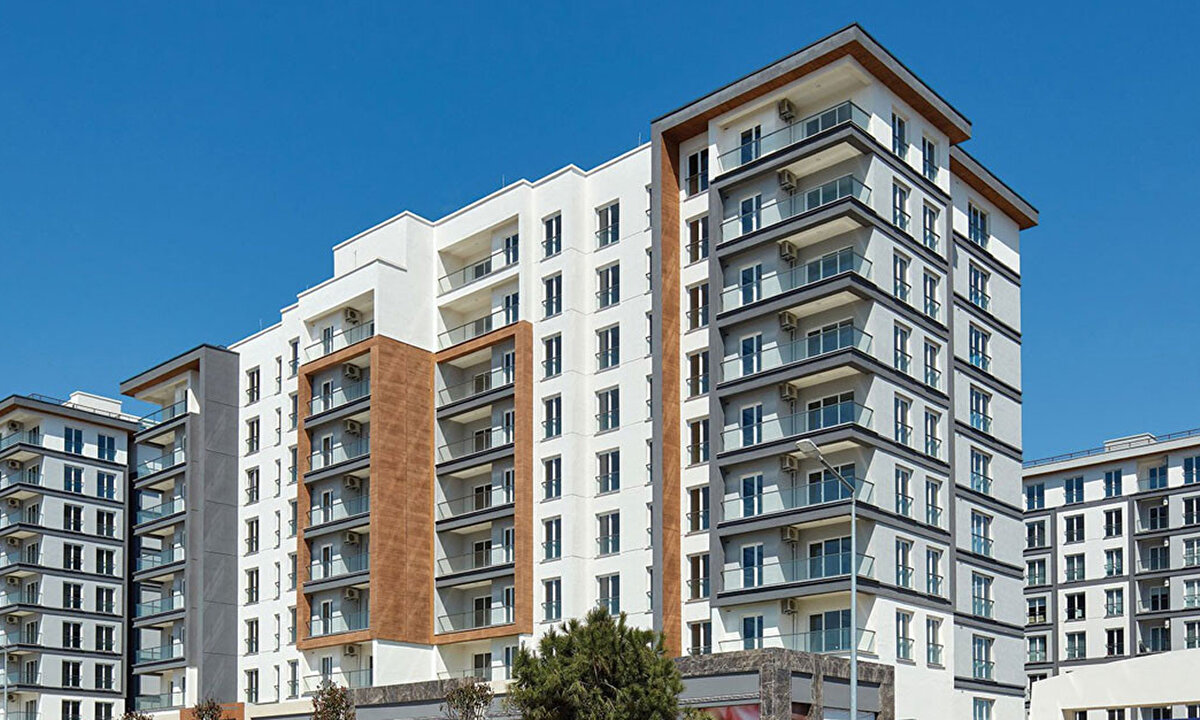 <br><br>EN ÇOK RAĞBET GÖREN İLLER<br><br>3 büyük il hariç tutulduğunda konut alımlarının en yüksek seyrettiği ve yatırımcının en fazla ilgi gösterdiği ilk 10 şehir ve satışlarda yaşanan artış oranı ise şöyle gerçekleşti:<br>