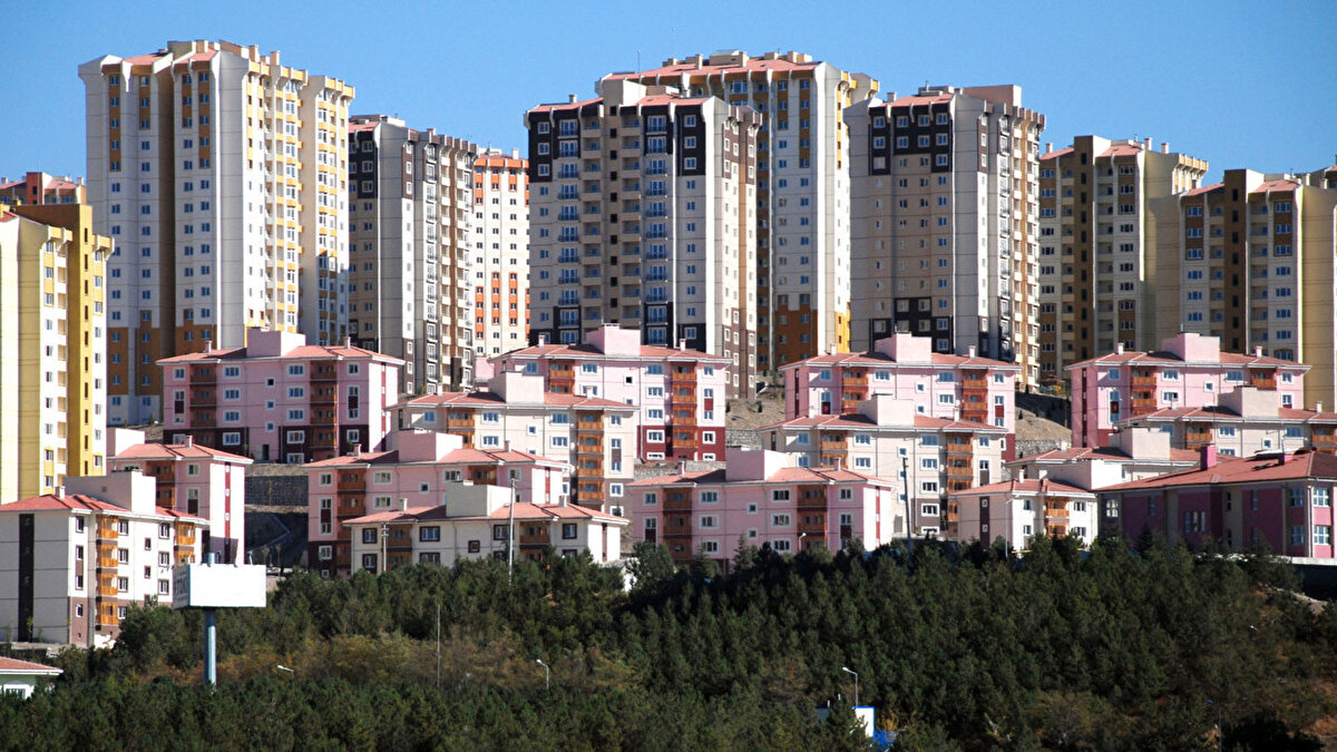 <br><br>3-Bursa: 28 bin 362 adet (%3,40)<br><br>4-Kocaeli: 20 bin 287 adet (%2,43)<br>