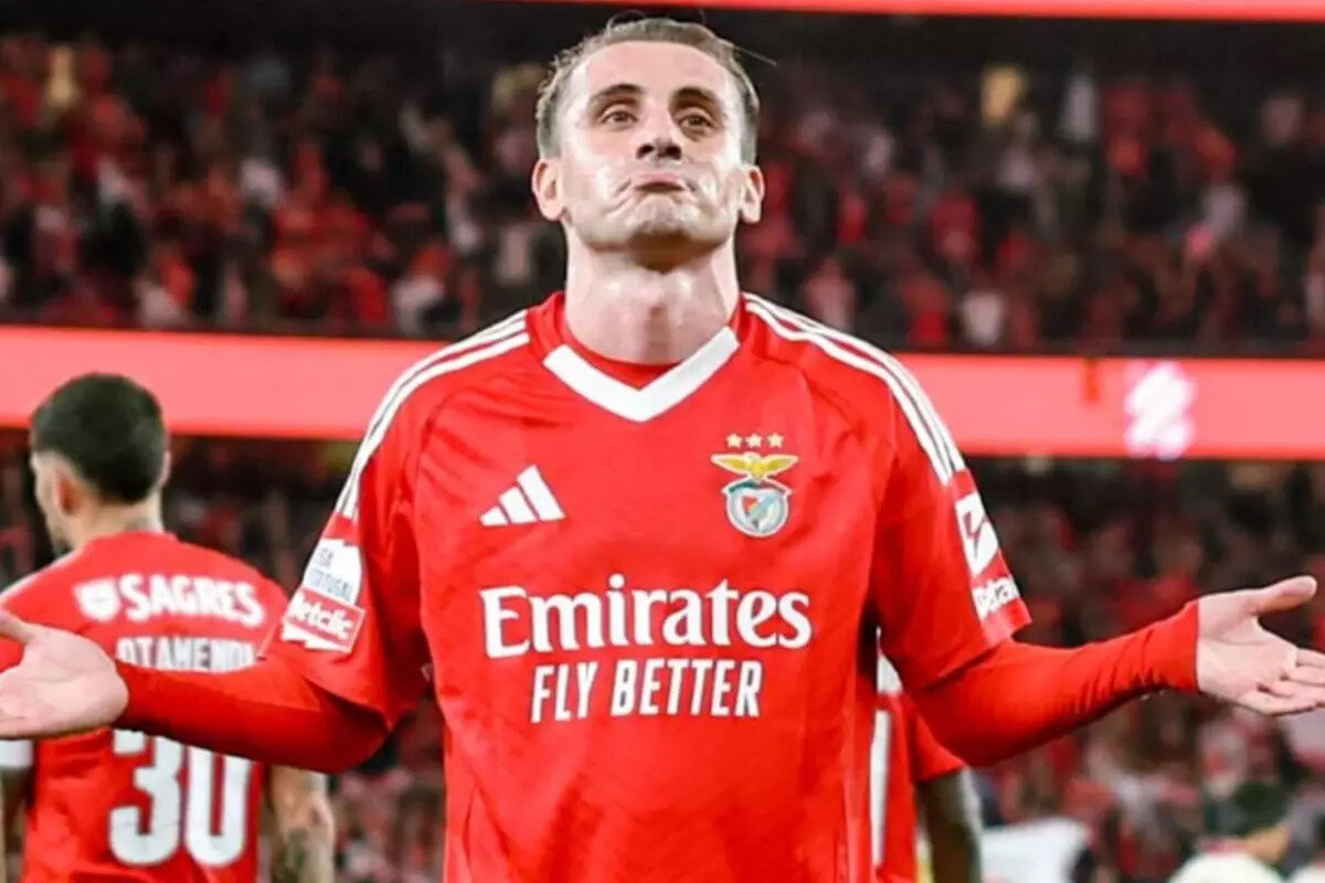 Haberde Fenerbahçe'^nin Benfica'ya yeni teklif yaptığı belirtildi.