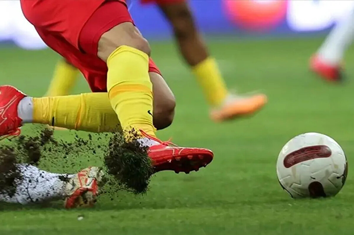 Kulüpler Birliği'nin son toplantısında Galatasaray, Fenerbahçe, Beşiktaş, Trabzonspor ve bazı Süper Lig takımları, 12 + 2 olan mevcut yabancı kuralının 12 + 2 + 2 şeklinde revize edilmesini talep etmişti.<br>