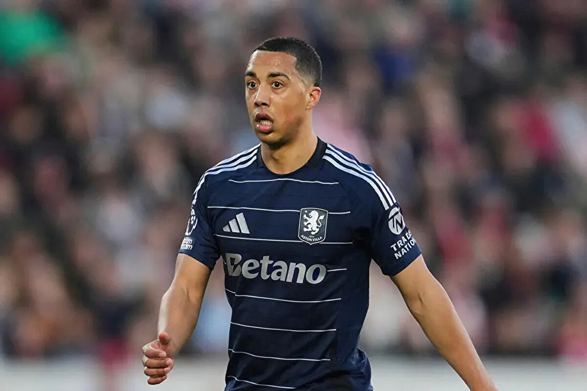 Yönetim, Tielemans transferinde de zamana karşı yarışırken, oyuncunun eski takım arkadaşı Jhon Duran da ikna sürecine dahil oldu.<br>