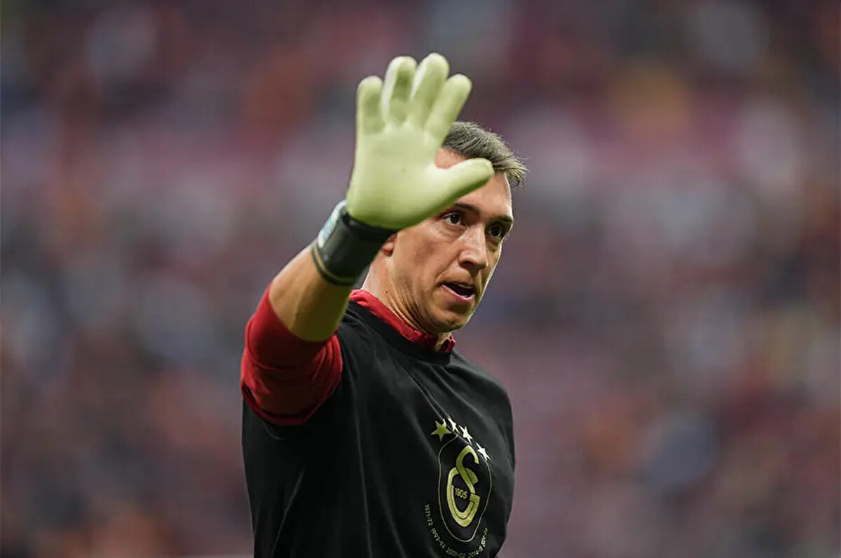 Fernando Muslera'nın ayrılığının ardından kaleci transferi için birçok isim gündeme gelirken sarı-kırmızılılar stoper için çalışmalarını sürdürüyor.<br>