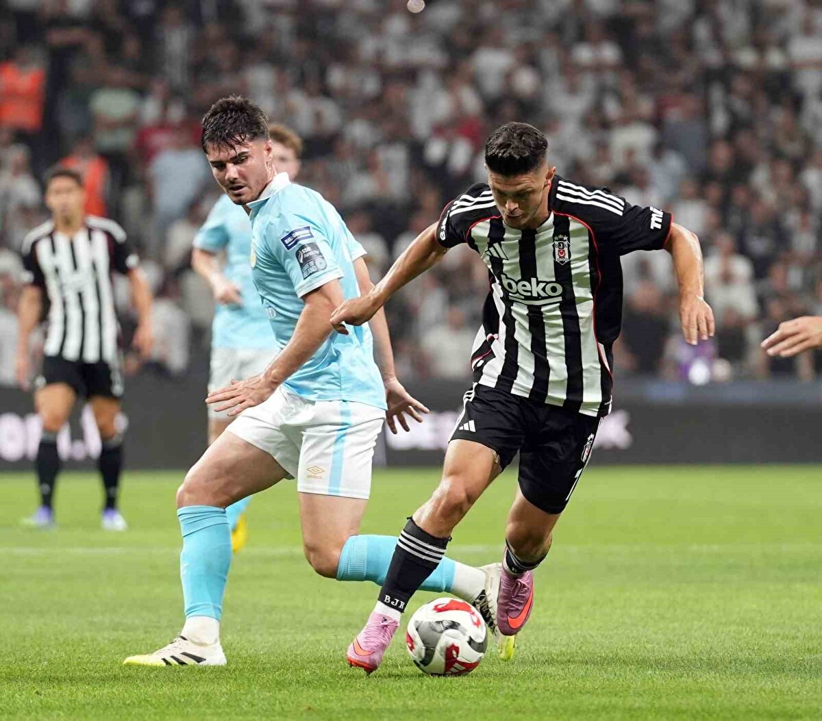 34’üncü dakikada St. Patrick's farkı 2’ye çıkardı. Carty’in sol taraftan içeriye çevirdiği topu Paulista dokunarak havalandırdı. Savunmadan seken topa McLauglin yakın mesafeden vurdu. Top kaleci Mert’in solundan ağlarla buluştu: 0-2.