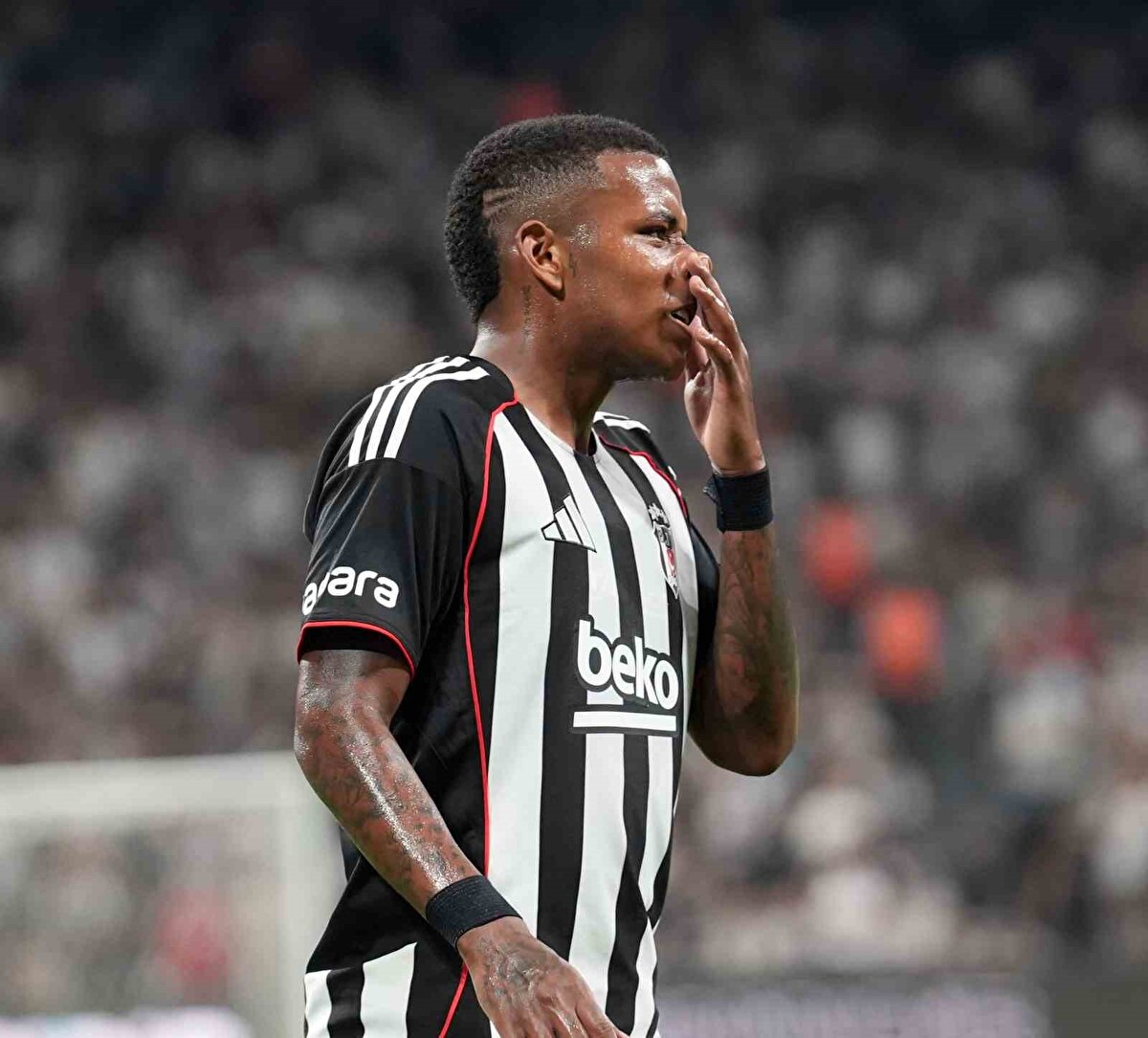 MONTELLA MAÇI YERİNDE TAKİP ETTİ<br><br>A Milli Futbol Takımı Teknik Direktörü Vincenzo Montella, karşılaşmayı tribünden takip etti. Montella, mücadeleyi protokol tribününden izlerken saha içindeki oyunu dikkatle gözlemledi.