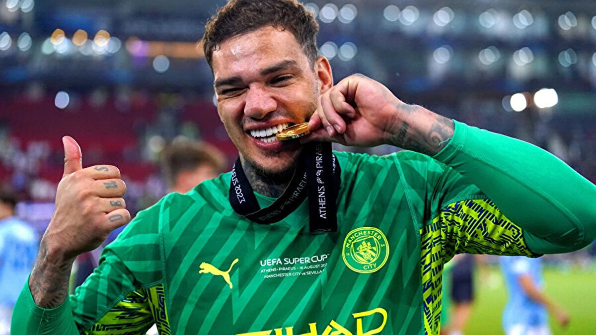 AFP<br>Manchester City'den önce Benfica, Rio Ave, GD Ribeirao ve Sao Paulo formalarını giyen Ederson, kariyeri boyunca 498 maça çıktı.