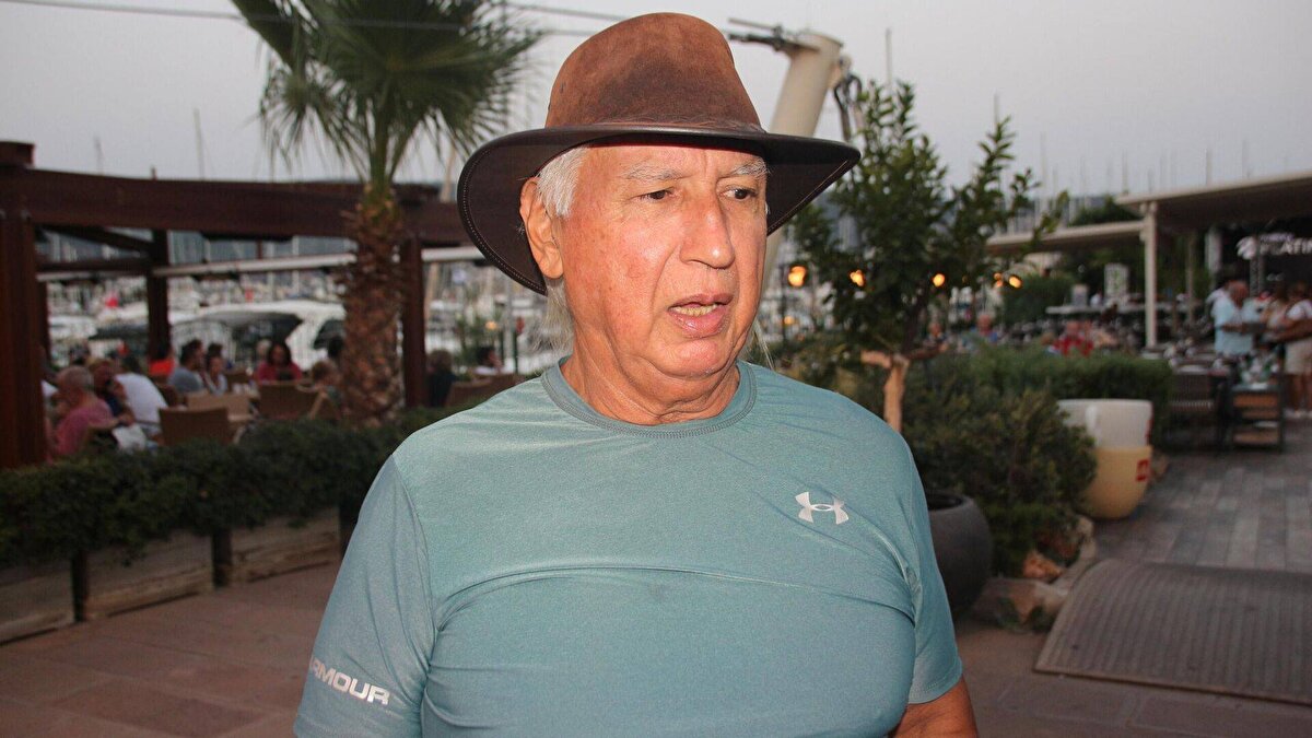 Üşümezsoy'un iddiaları ise farklı<br><br>Öte yandan İstanbul'daki 6.2'lik depremin ardından Sındırgı'daki 6.1'lik depremi de bilen Prof. Dr. Şener Üşümezsoy ise, Türkiye'de deprem korkusu olmadan en rahat uyuyabileceği şehrin İstanbul olduğunu söylüyor.<br><br>Birbirinden tamamen uzak olan bu açıklamalar, vatandaşların endişesini artırmaktan başka bir işe yaramıyor gibi görünüyor.