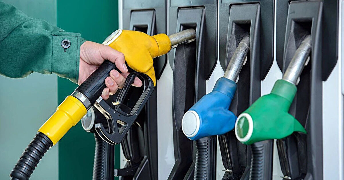 Brent petrol fiyatları ve döviz kurundaki dalgalanmalar, akaryakıt fiyatlarının seyrini belirlemeye devam ediyor. Son dönemde art arda gelen ÖTV artışları sonrası pompada ciddi yükselişler yaşanmıştı. Vatandaşlar ise “Benzine indirim gelecek mi?” sorusuna yanıt arıyor.