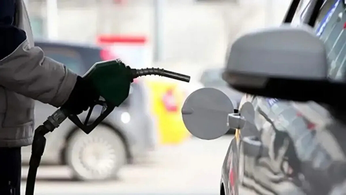 Ankara akaryakıt fiyatları<br><br>Benzin litre fiyatı: 52.32 TL<br><br>Motorin litre fiyatı: 53.00 TL<br><br>LPG litre fiyatı: 26.40 TL