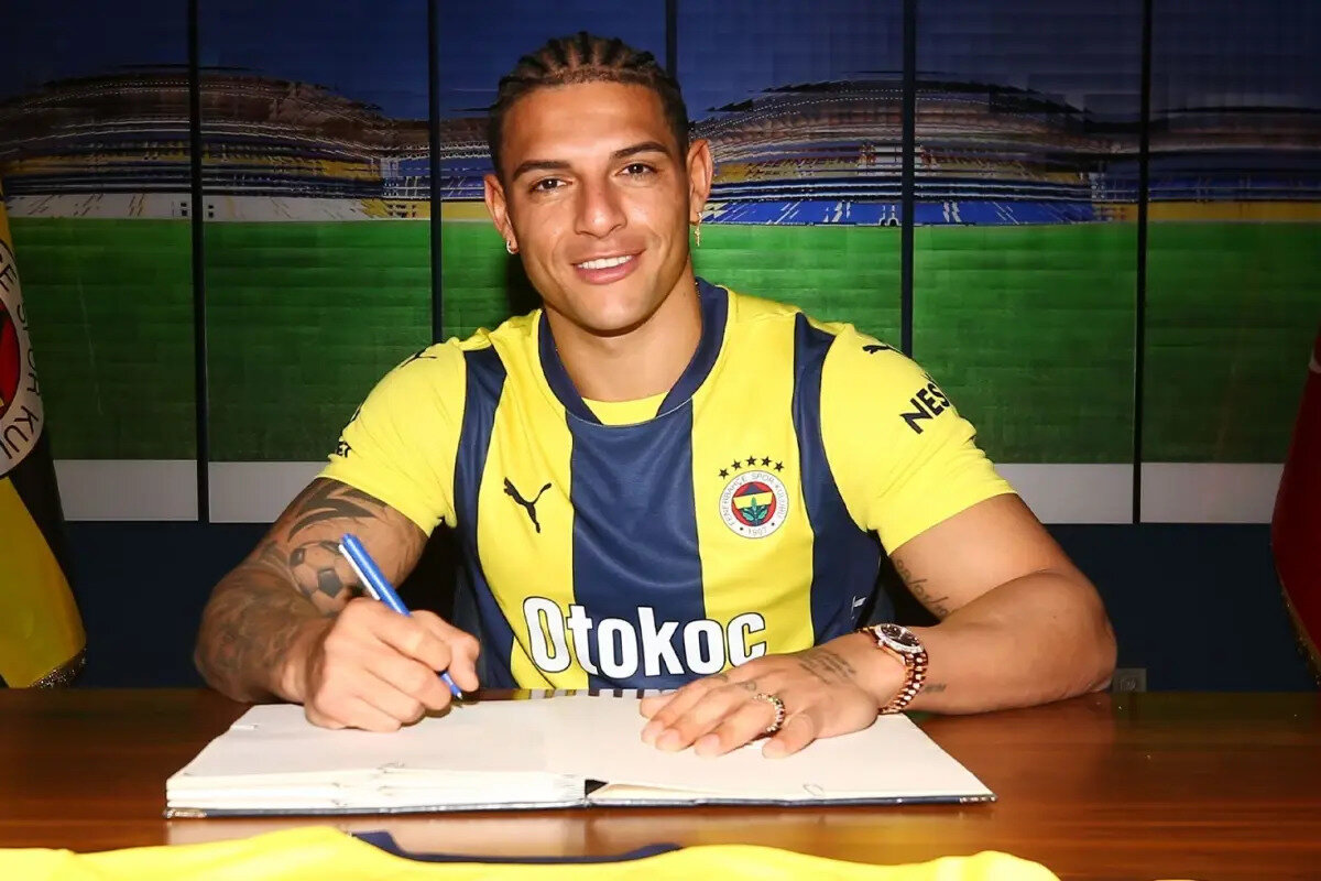 Jose Mourinho'nun kadroda düşünmediği Brezilyalı stopere Fransa Ligue 1'den talip çıktı.