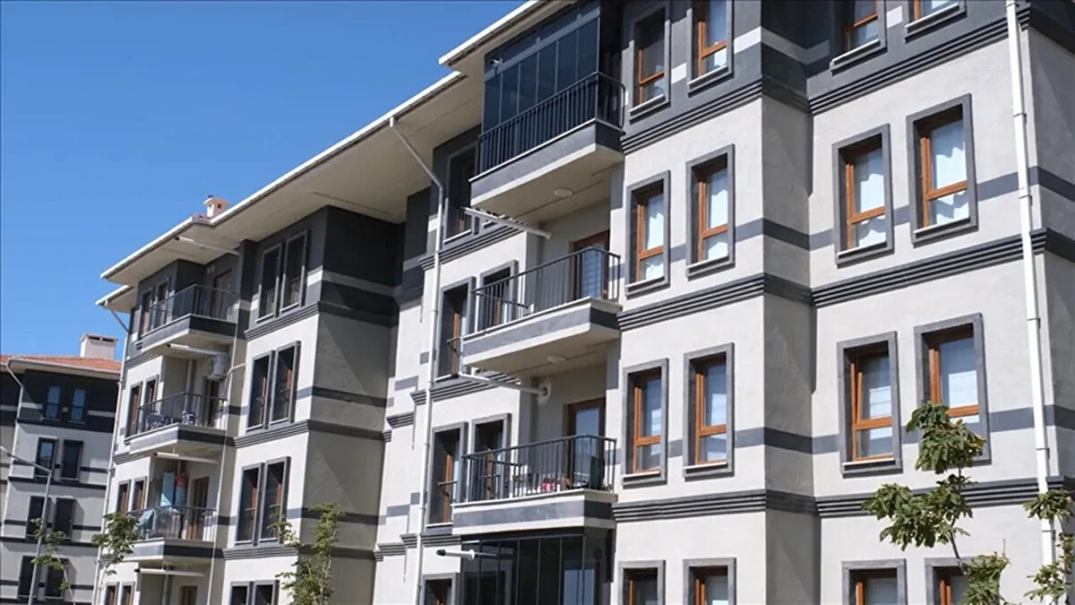 62 metrekarelik 175 adet 1+1 daire, 631 bin 516 adet sertifika,<br>88 metrekarelik 1076 adet 2+1 daire, 863.276 adet sertifika,<br>144 metrekarelik 758 adet 3+1 daire, 1 milyon 384 bin 916 adet sertifika,<br>194 metrekarelik 205 adet 4+1 daire, 1 milyon 833 bin 345 adet sertifika.