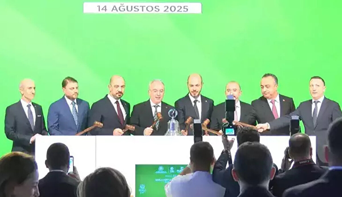 DAMLA KENT BORSADA İŞLEM GÖRMEYE BAŞLADI<br><br>Programda konuşma yapan Borsa İstanbul Genel Müdürü Korkmaz Ergün, “Her bir yatırımcımızın küçük adımlarıyla büyük bir adım atıyoruz. Bu küçük adımlar ev sahibi olma, kentsel dönüşüm, deprem hazırlığı gibi büyük yatırımları güç birliği yaparak birlikte yapmanın adımıdır. Cumhurbaşkanımızın liderliğinde devam eden kalkınma hamlesinin sermaye piyasası ürünü ile gerçekleştirilmesinin yoludur. Gayrimenkul sertifikasının Borsa İstanbul'da işlem görmesi tüm sürecin sağlıklı bir şekilde yürütülmesini sağlayacaktır" dedi.