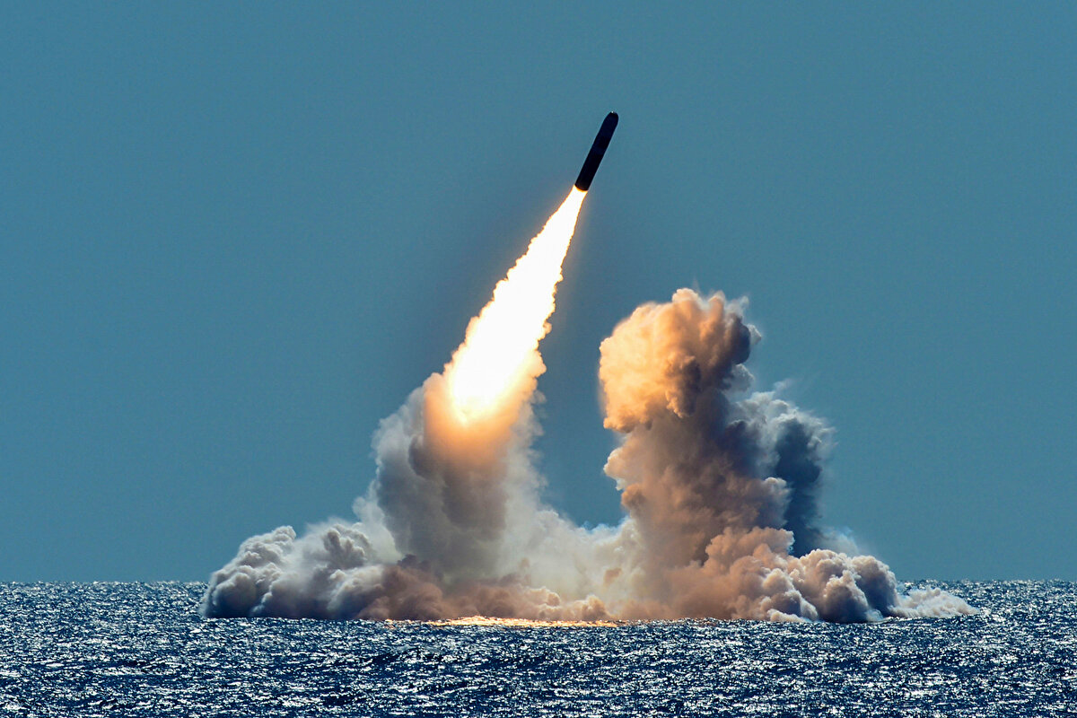 10. ABD – Trident I C4<br><br>Trident I C4, deniz tabanlı ABD füzesi olarak 7.400 kilometre menzile sahip. Caydırıcılık ve stratejik denge için kullanılıyor.