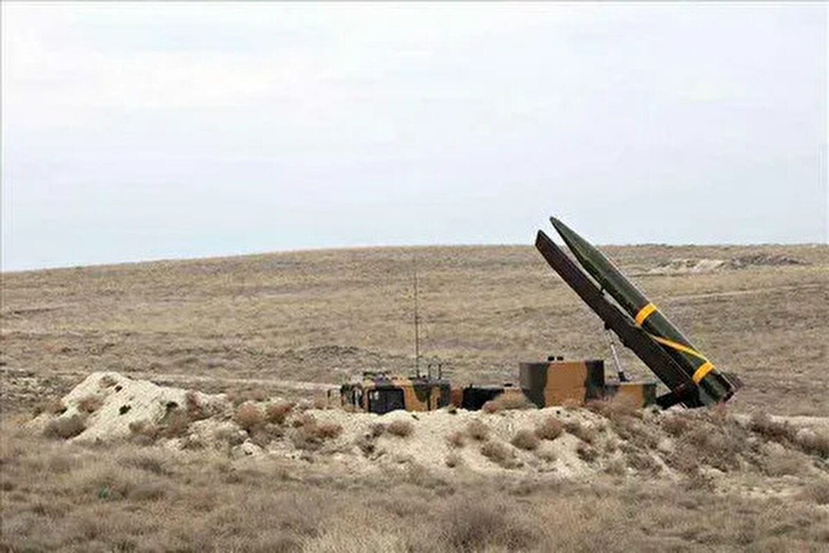 3. Yıldırım Füzesi (Yıldırım-1 ve Yıldırım-2)<br><br>Menzil: Yıldırım-1 ~150 km, Yıldırım-2 ~300 km<br><br>Özellik: Hava savunma ve kara hedefleri için modüler balistik füze<br><br>Durum: Test ve aktif kullanım aşamasında