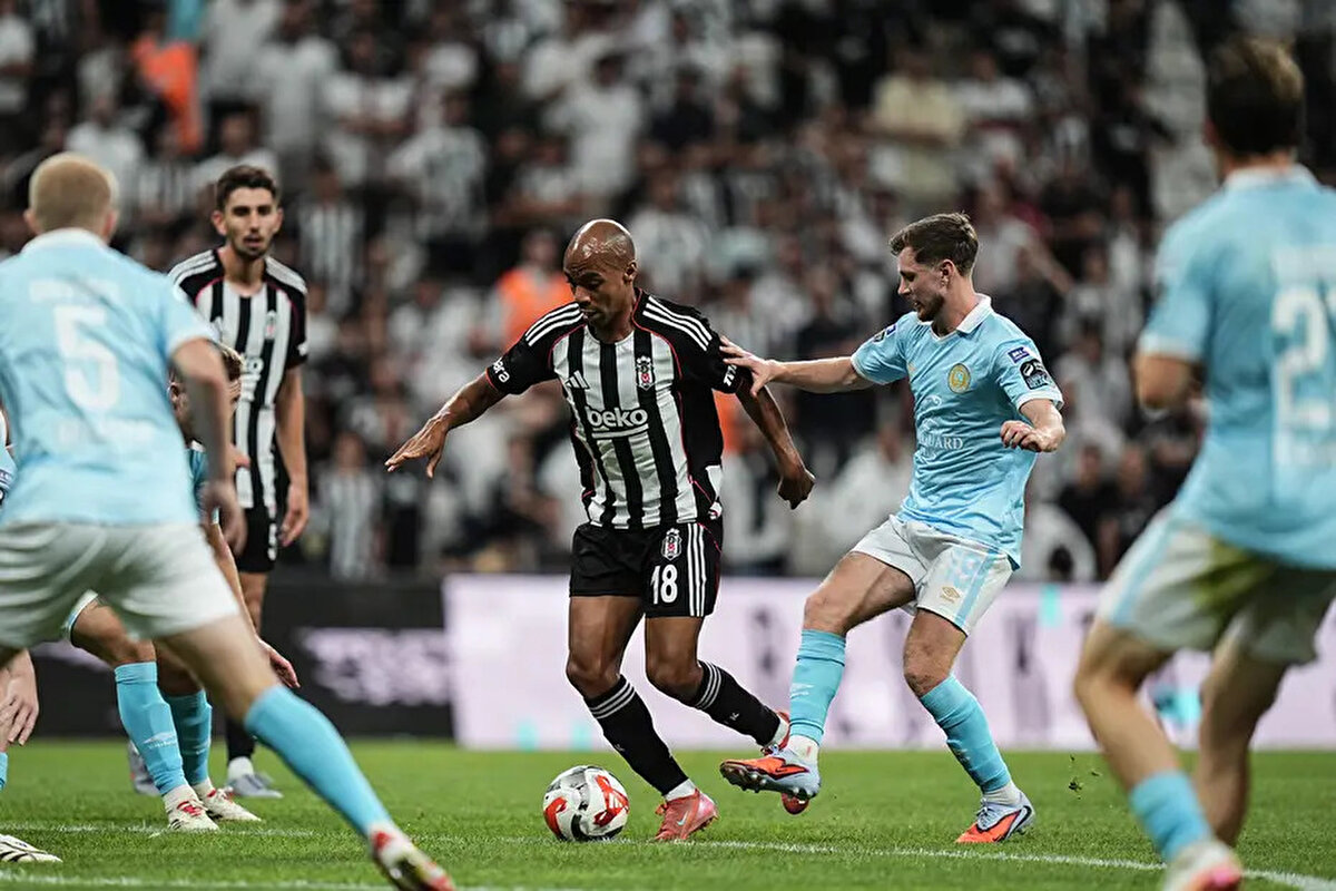 RTE Sport: "St Patrick's Athletic'in Avrupa futbolunun en büyük geri dönüşlerinden birini yapma umutları, İstanbul'da oynanan UEFA Konferans Ligi 3. tur rövanş maçında Beşiktaş'a 3-2 yenilmesiyle suya düştü."<br>