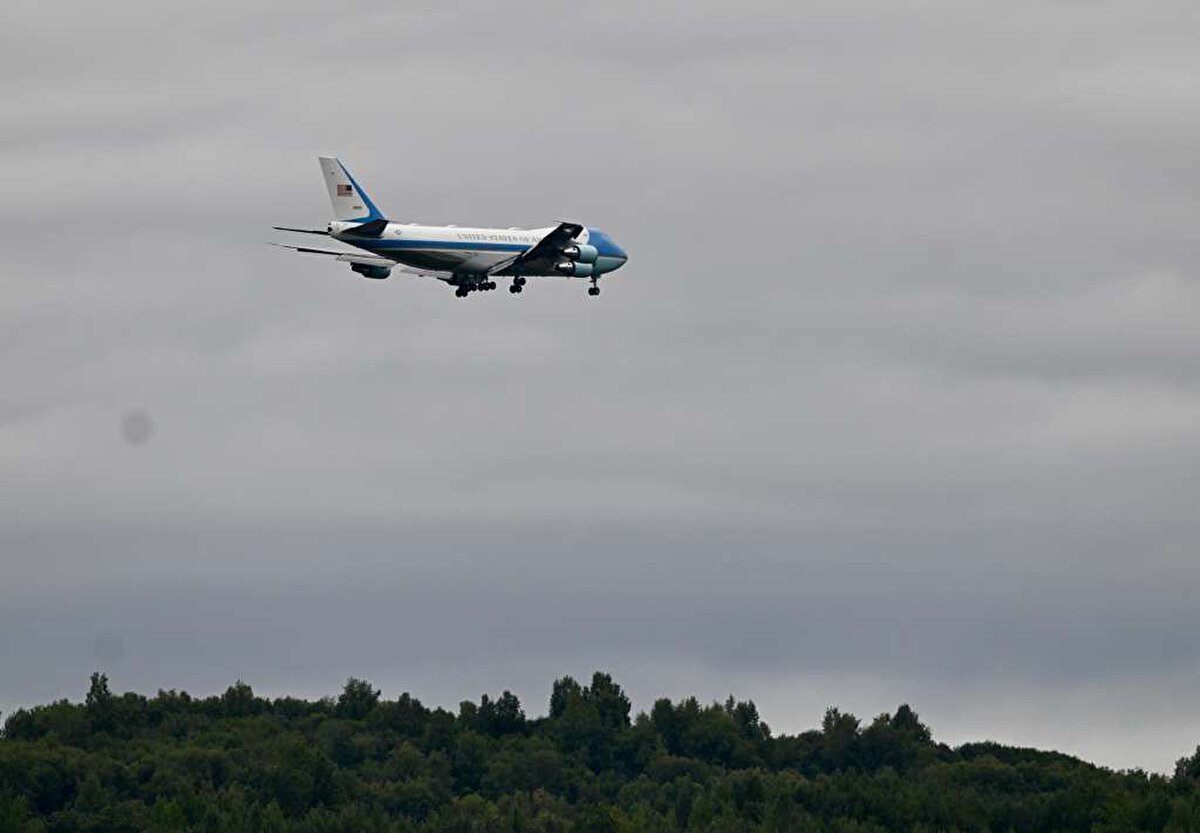 İki liderin görüşeceği Alaska, 1867'de Çarlık Rusya tarafından ABD'ye satılması nedeniyle görüşme yeri olarak sembolik bir anlam taşıyor. 