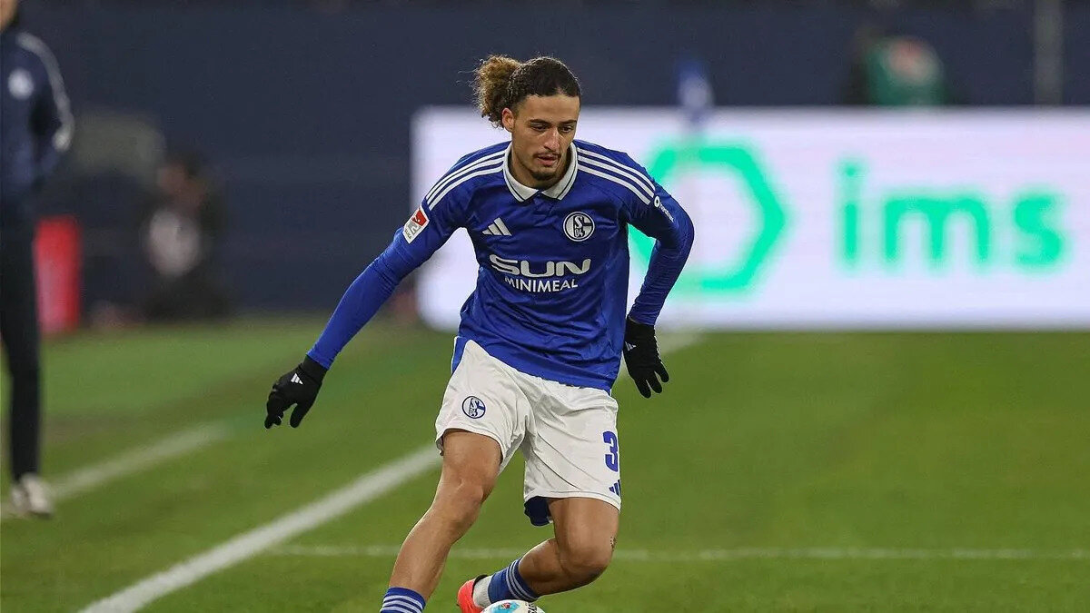 Fabrizio Romano’nun haberine göre genç oyuncu, İstanbul’a gelerek sağlık kontrolünden geçtikten sonra resmi sözleşmeye imza atacak.<br>