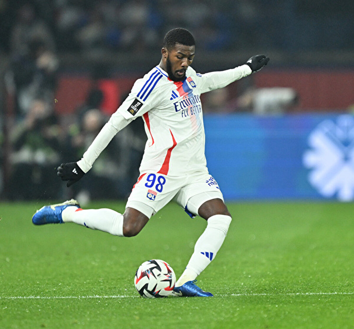 Güncel piyasa değeri 12 milyon Euro olarak gösterilen Maitland-Niles'ın Lyon ile 2027 yılına kadar sözleşmesi bulunuyor.<br><br>