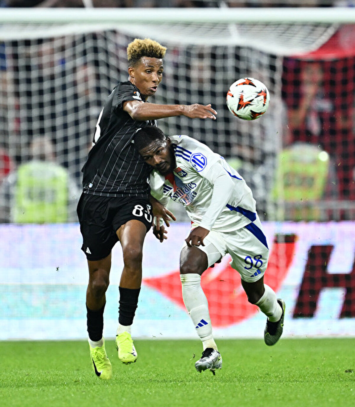 20 Ağustos 1997'de Londra'da doğan Jamaika asıllı İngiliz futbolcu, kariyerine Arsenal'in altyapısında başladı. Maitland-Niles, kariyeri boyunca Arsenal, Ipswich Town, West Bromwich Albion, Roma, Southampton ve Lyon'da forma giydi.<br><br>