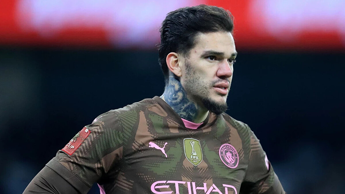 Fabrizio Romano'nun haberine göre Manchester City, Ederson için 25 milyon euro bonservis bedeli istiyor.