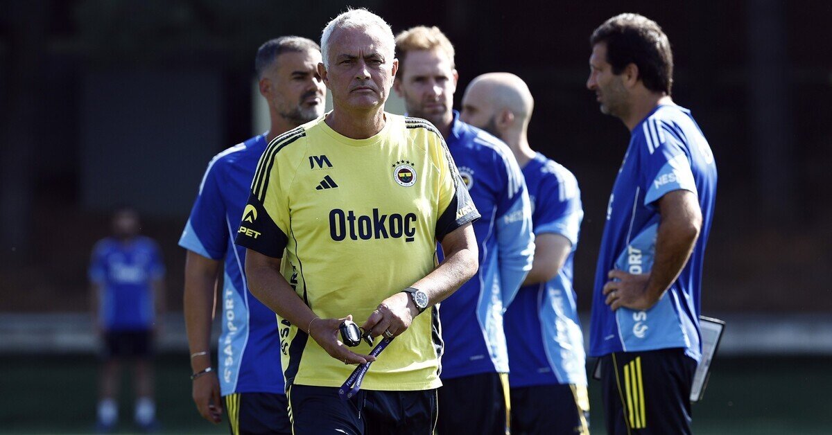 Fenerbahçe, Trendyol Süper Lig'deki ilk maçında bugün Göztepe'yle İzmir'de karşılaşacak. Yasin Kol'un yöneteceği 90 dakikada Ceyhun Sesigüzel ve Mehmet Kısal yardımcı hakem olarak görev yapacak. 